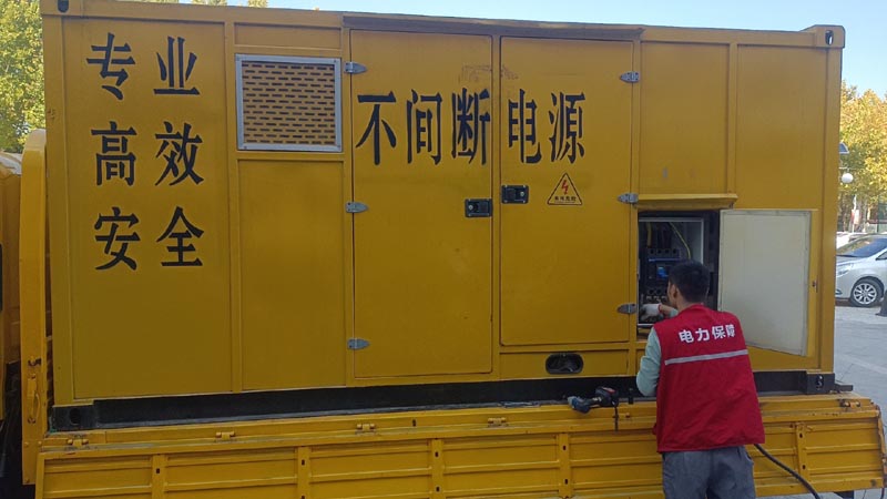 奉新柴油发电机组和UPS电源配合使用时，如何避免切换过程中的电力中断？